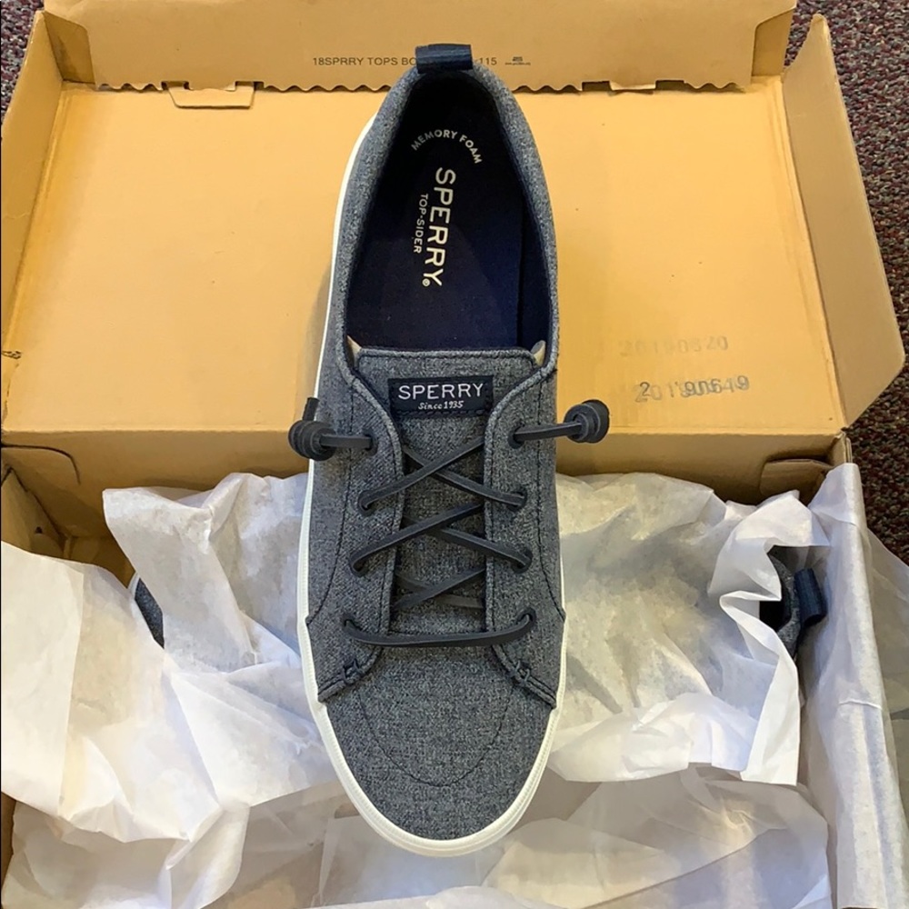 Sperry- Crest Vibe Sparkle Navy size 10